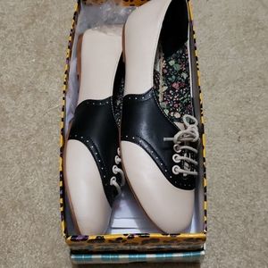 Bettie Page Oxford Flats